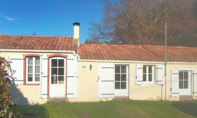 La Boissiere-des-Landes Casa | Vacation home between land and sea.