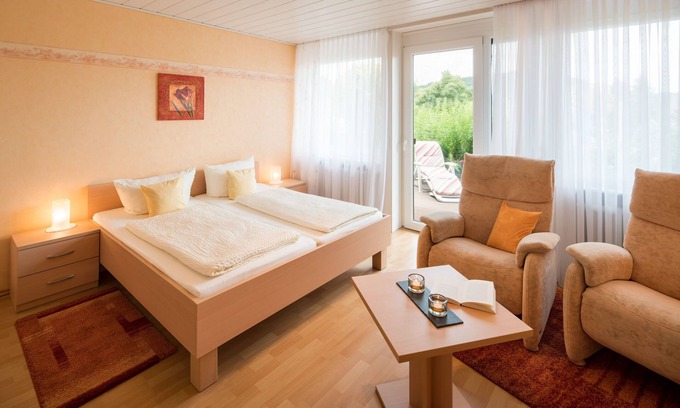 Reinhardshausen Apartamento | Vacation apartment Tulip - Guesthouse Nöchel