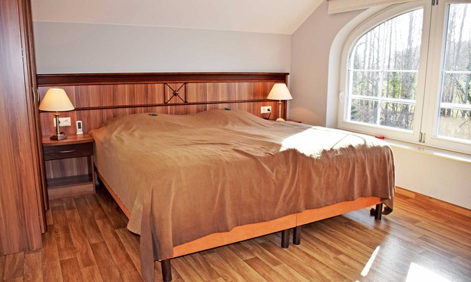 Rugen Island Apartamento | Apartamento de vacaciones Morgentau con sauna y balcón - apartamentos de casa señorial con chimenea, sauna y
