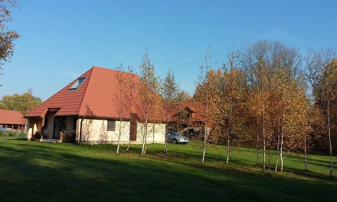 Varve Casa | Apartamento rodeado de prados y bosques y un lago cercano