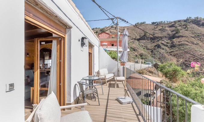 Las Lagunetas Apartamento | Vacaciones 'Ático Fuente Hervera' con vistas a la montaña, Wi-Fi y aire acondicionado