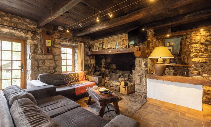 Montpezat-sous-Bauzon Casa | Casa de vacaciones "Les Grisiéres" con vistas a la montaña y 2 terrazas privadas