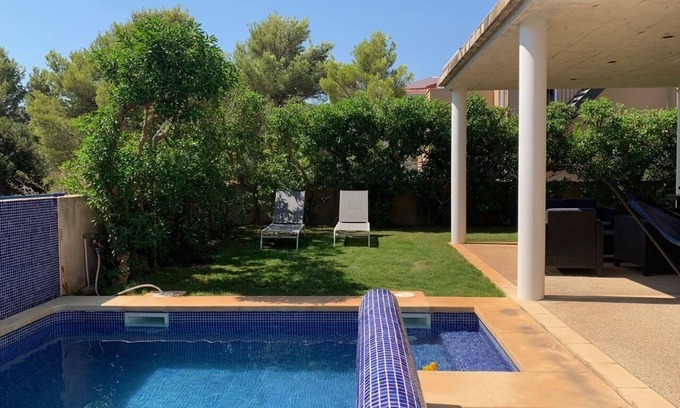 Urbanizacion Mont Ferrutx Casa | "Ca n Aleix" con vistas al mar y a la montaña, piscina, balcón, aire acondicionado y Wi-Fi