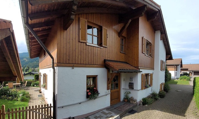 Nesselwang Casa | Vacation home 6 persons, barrier-free, fenced garden, whirlpool, garden sauna