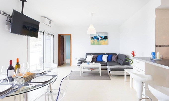 Bajamar Apartamento | Casa de vacaciones 'Armonía Park - Bajamar' con vistas al mar, terraza y Wi-Fi