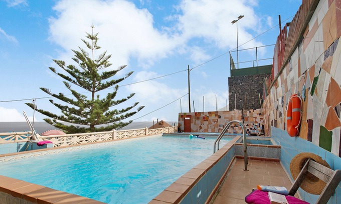 Santa Cruz de Tenerife Casa | "Casa Rural El Árbol", vista al mar, piscina, terrazas, Wi-Fi, tv por satélite; aparcamiento