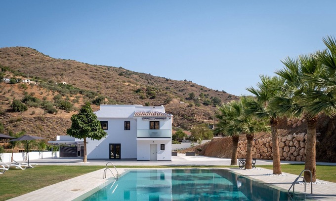 Totalan Casa | Casa de vacaciones 'Era del Puerto 1' con vistas a la montaña, piscina, 2 balcones y Wi-Fi