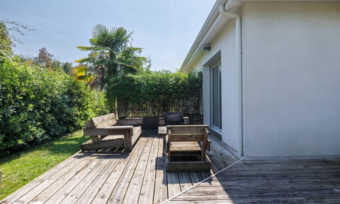 Sadirac Casa | Vacation Home "L Entre2mers" with Private Terrace, Tennis Court & Wi-Fi