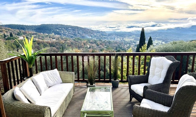 Montauroux Casa | Casa de vacaciones "Villa Robinson Belvedere" con vistas a la montaña, piscina privada y Wi-Fi