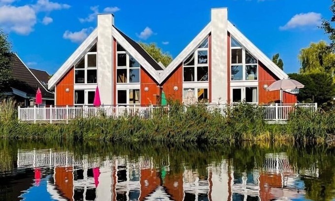 Wendisch Rietz Casa | Casa de vacaciones directamente en el lago con terraza de agua - con sauna y chimenea