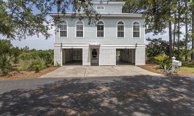 Saint Helena Island Casa | Vacation Home with Lovely View and Golf Cart