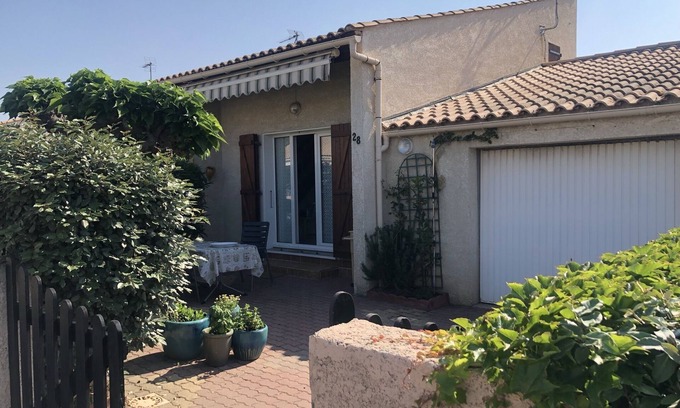 Vias Casa | Vacation home with garage and small garden 500m from the beach