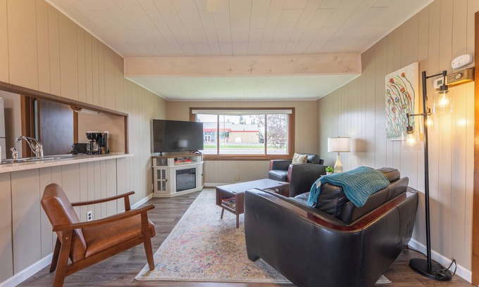 Ely Casa | Vacation UniquEly home in town, with patio