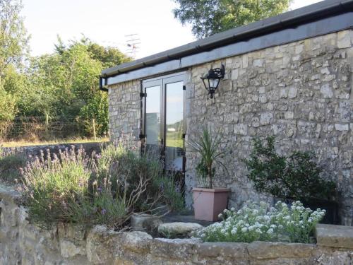 Llancarfan Casa | Vale of Glamorgan - Cottage - Sleeps 4 - Parking