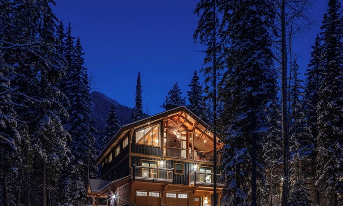 Golden Chalet De Esquí | Valhalla: 6 bedroom luxury home at Kicking Horse Mountain Resort
