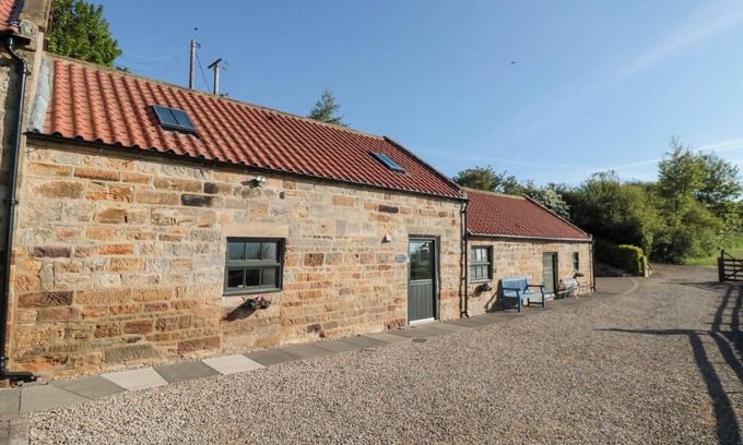 Easington Cabaña | VALLEY VIEW, pet friendly, character holiday cottage in Staithes