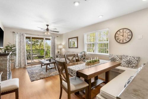 Branson Casa | Valley View Treehouse - Holiday Hills Branson - Golf Resort & Outdoor Pools