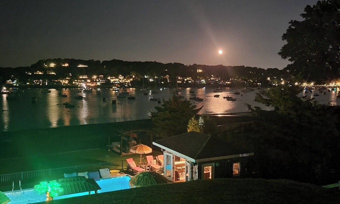 Centerport Casa | Vanderbilt area waterfront estate 3 bedroom 3.5 bath with fitness room & pool