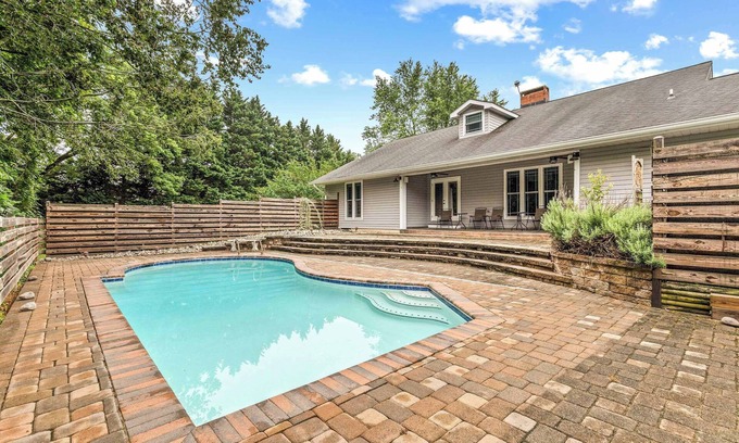 Harwood Casa | Vanishing Run Retreat with Pool