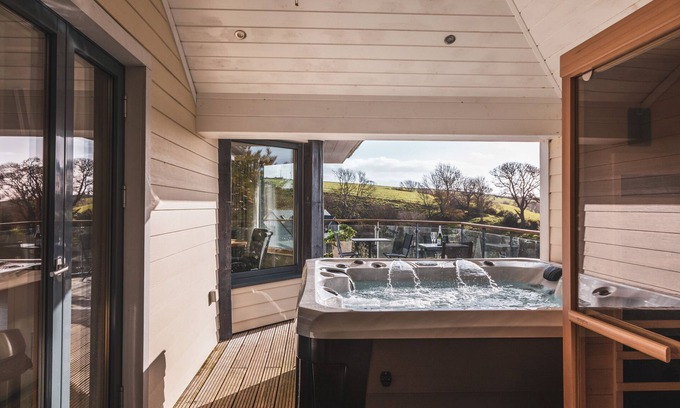 Dartmouth Cabaña | Vantage Point, Hillfield Village