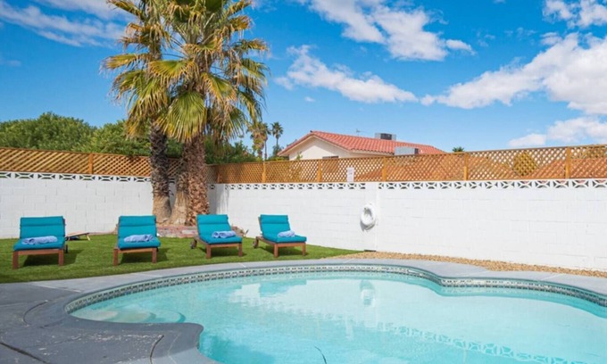 Paradise Casa | Vegas Luxe- 6BR & 3 BT pool/spa/bbq/golf<10min to Strip, Airport, Stadium & More