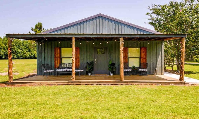 Ellendale Casa | Velvet Peacock - 2BR/1BA country retreat