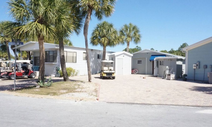 Lower Grand Lagoon Alquiler De RV | Venture Out #437 Snook Ln. LARGE RV Lot