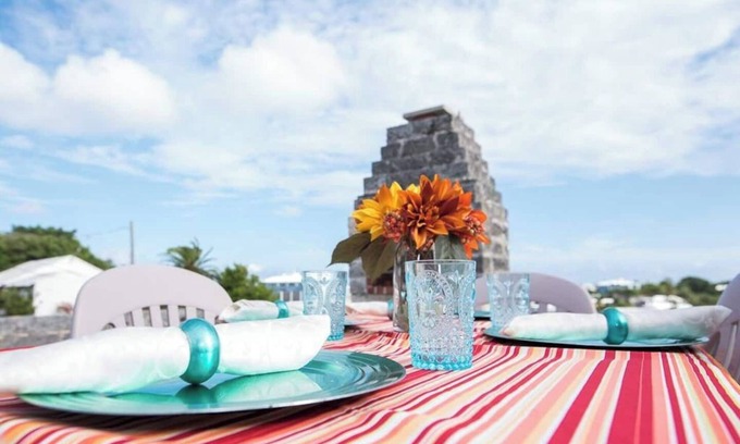 Pembroke Apartamento | Verbank studio is located conveniently just outside of the City of Hamilton