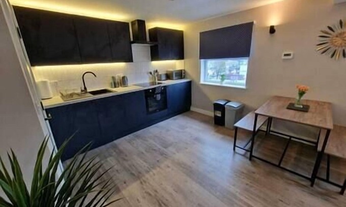 Plasnewydd Apartamento | Vere Room 5 - Double Room - Shared Bathroom Near City Centre