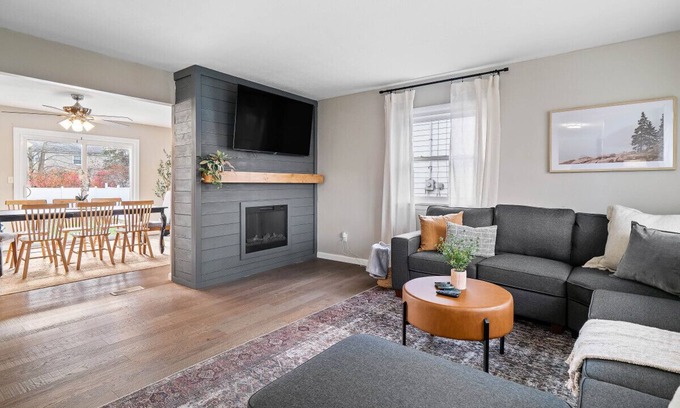 Vermilion Apartamento | Vermilion Retreat w/ Game Room, Hot Tub & Across from Community Pool