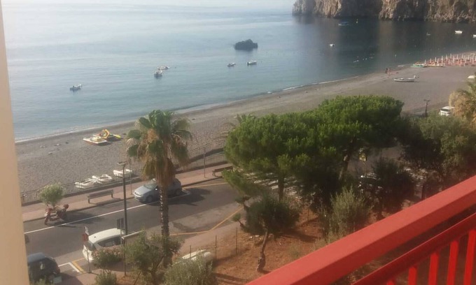 Sant'Alessio Siculo Apartamento | muy cerca de Taormina elegante apartamento y terraza en residencia frente al mar