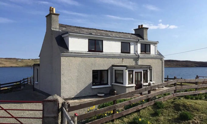 Isle of Harris Casa | Acogedora cabaña Croft en Scenic Sea Loch