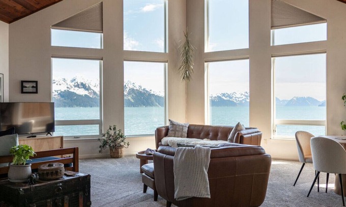 Lowell Point Casa | Vessel Beach House - Port, A Beachfront Oasis