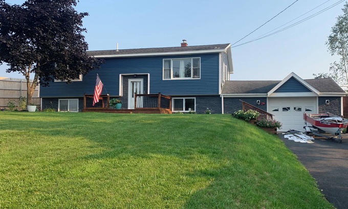 Presque Isle Casa | Veteran Owned, charming 4-bedroom house with WiFi, AC in lovely Presque Isle