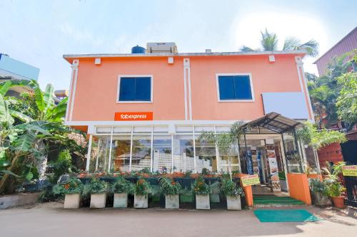 Saunta Vaddo Hotel | Via Shanel Beachside Resort - Tito's lane, Baga Beach