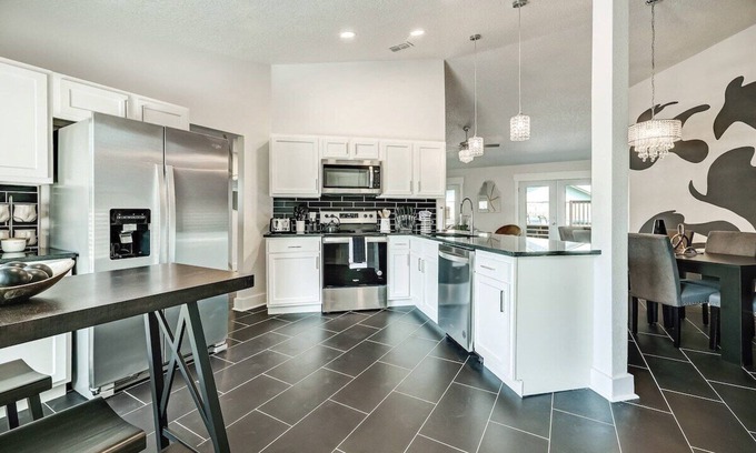 Westside Casa | Vibe House Message Now for Summer Special