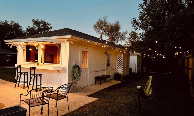 Southwood Valley Casa | Vibey & Chill Pool House- Pool, Slide & Hot Tub! Outdoor Bar! Events/Parties!