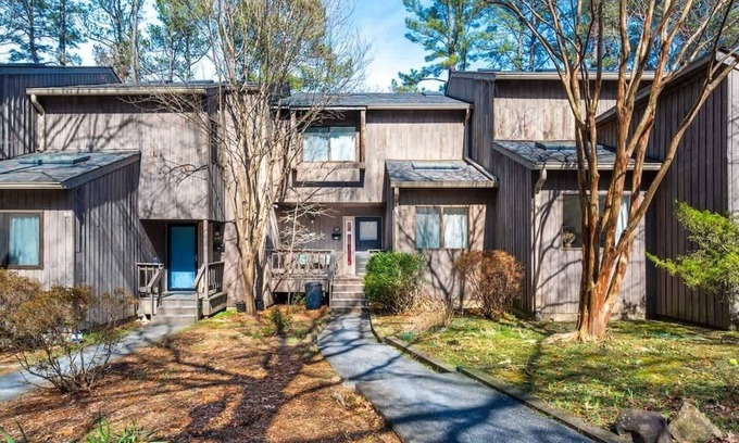 Chapel Hill Casa | Vibrant 2-BR Home | Indoor Fireplace | Downtown |