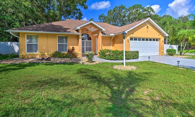 Fruitville Casa | Vibrant Sarasota Home: Yard & Furnished Deck!