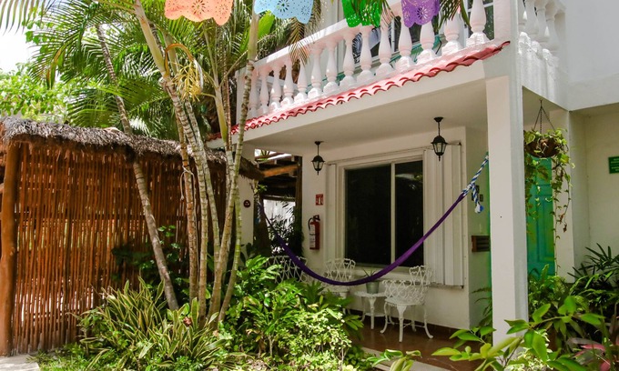 Colonia 10 de Abril Villa | Vibrante Villa de 2 Pisos y 3 Recamaras Cozumel V3