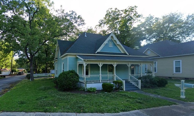 West Point Casa | Victorian Cottage in Downtown, Small Town, America.