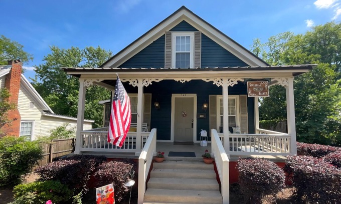 Eufaula Casa | Victorian Secret,entire house In Eufaula, Al. Sport enthusiasts are welcomed.