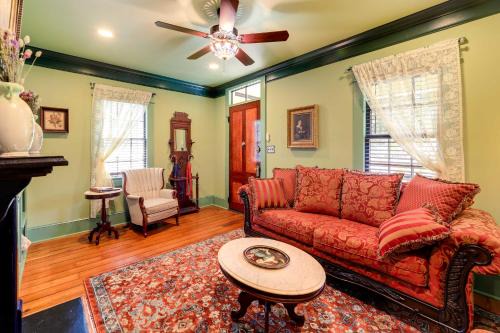 New Bern Apartamento | Victorian Vacation Rental Apt in Downtown New Bern
