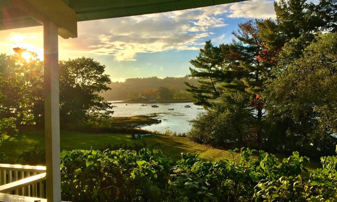 Damariscotta Casa | Escapada victoriana con césped extenso y hermosas vistas del agua, a pasos de la ciudad