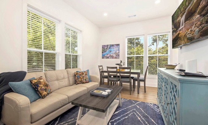 Fayetteville Casa | Victory Hill-0.5 Mi to Campus & Downtown