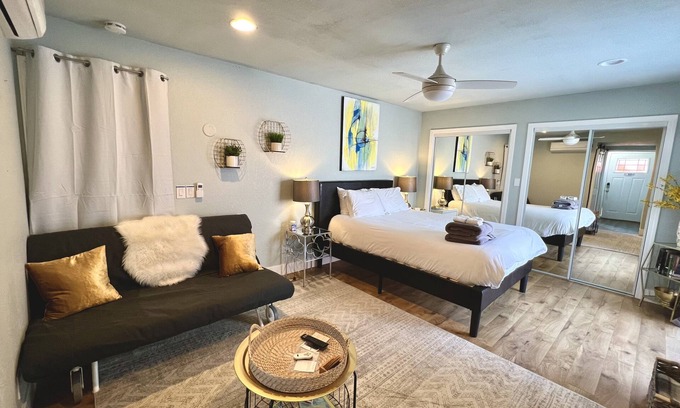 Redding Apartamento | Victory Suite- Private Entrance + Bathroom