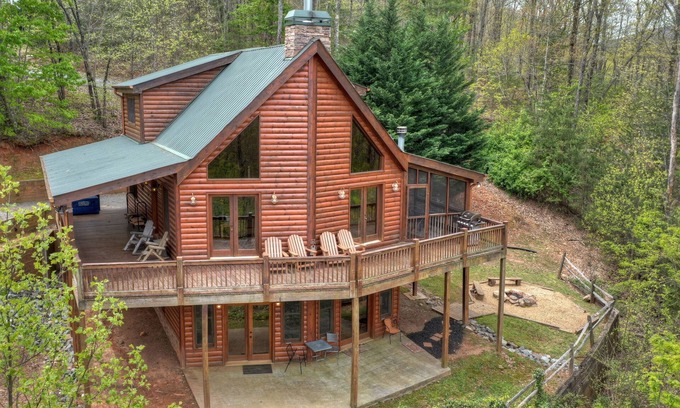 Raccoon Ridge Cabina | Véalo todo en esta maravillosa cabaña encaramada en lo alto de la montaña