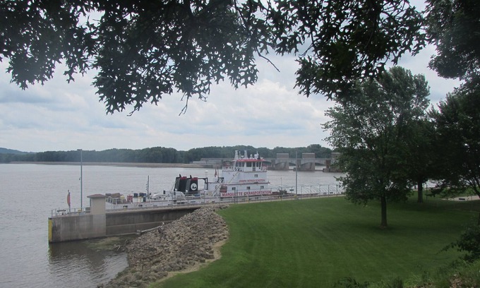 Bellevue Casa | Ver el río Mississippi desde la cubierta delantera!