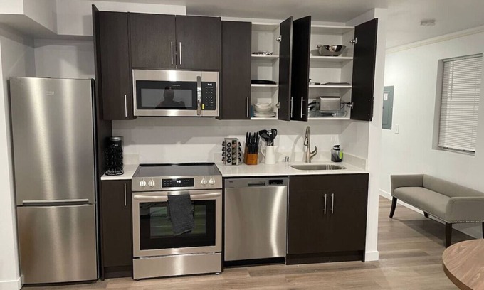 South Tacoma Apartamento | Views/QueenBed/W&D/SmartTV