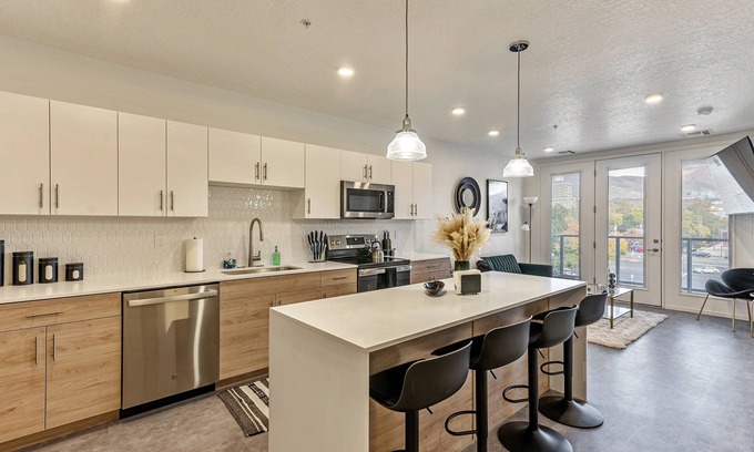 Lower Avenues Apartamento | Views/TOP Floor/1Bed/1Bath/GYM/Garage Parking